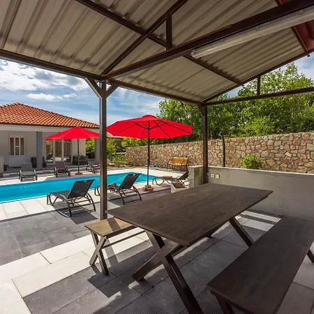Appartement Schoene Mit Pool Und Spielplatz Fuer Bribir (Primorje-Gorski Kotar)