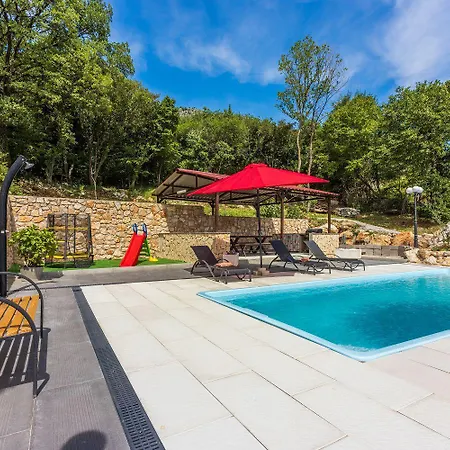 Appartement Schoene Mit Pool Und Spielplatz Fuer Bribir (Primorje-Gorski Kotar)