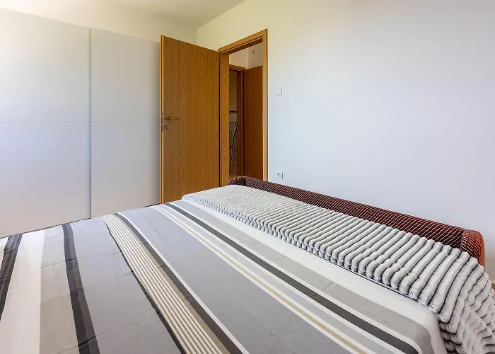 דירה Schoene Mit Pool Und Spielplatz Fuer בריביר