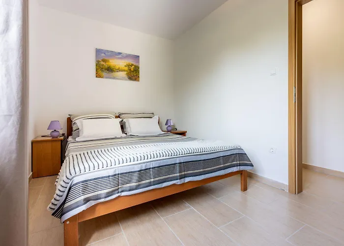 דירה Schoene Mit Pool Und Spielplatz Fuer
