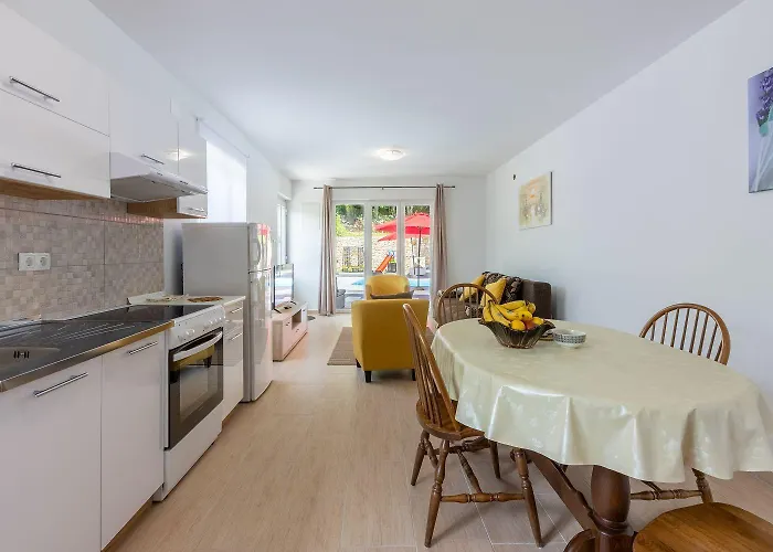 דירה Schoene Mit Pool Und Spielplatz Fuer
