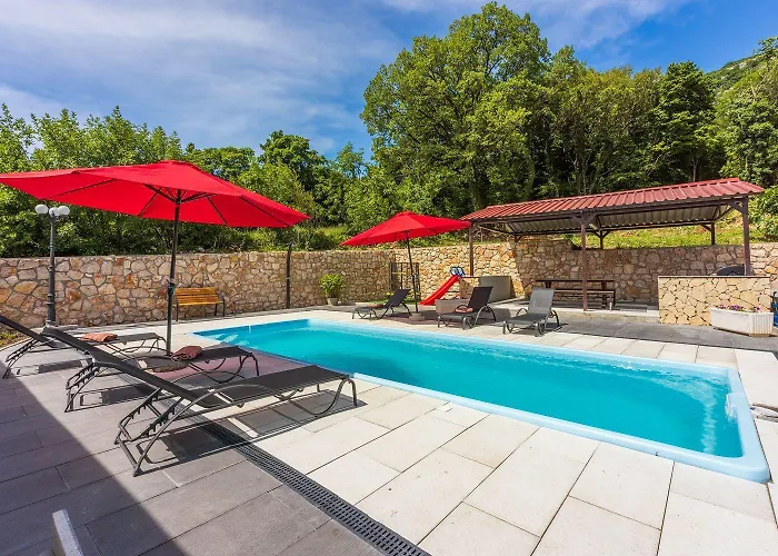 דירה Schoene Mit Pool Und Spielplatz Fuer בריביר
