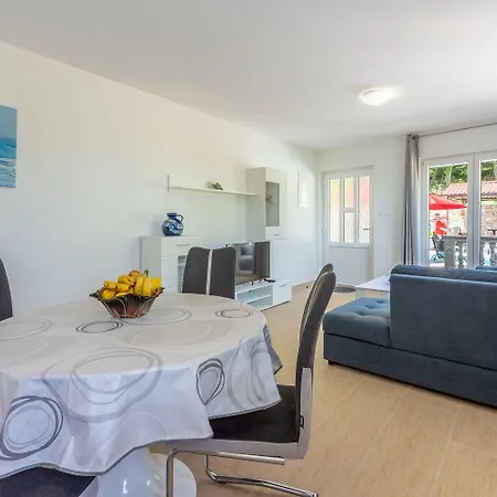 شقة Schoene Mit Pool Und Spielplatz Fuer *