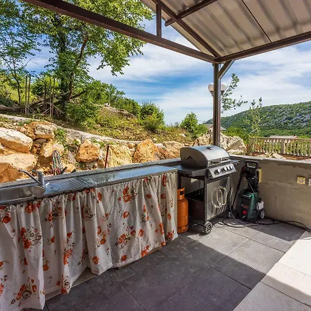 شقة Schoene Mit Pool Und Spielplatz Fuer بريبير