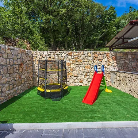 Schoene Mit Pool Und Spielplatz Fuer * Bribir (Primorje-Gorski Kotar)