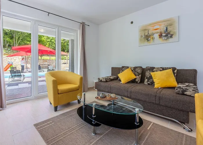 Διαμέρισμα Schoene Mit Pool Und Spielplatz Fuer