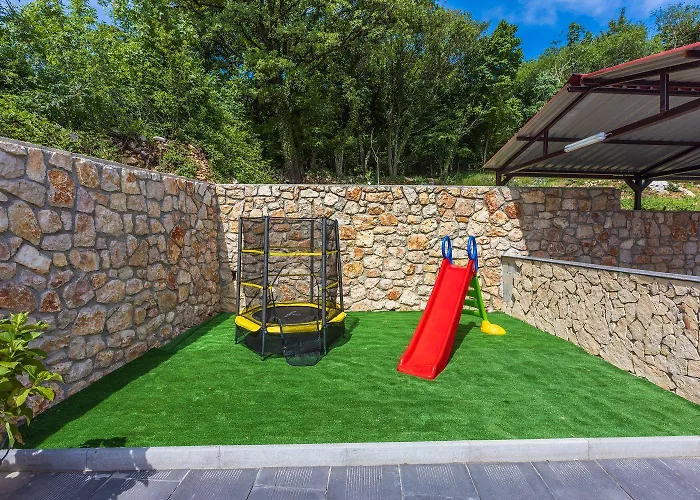 Schoene Mit Pool Und Spielplatz Fuer * Bribir (Primorje-Gorski Kotar)